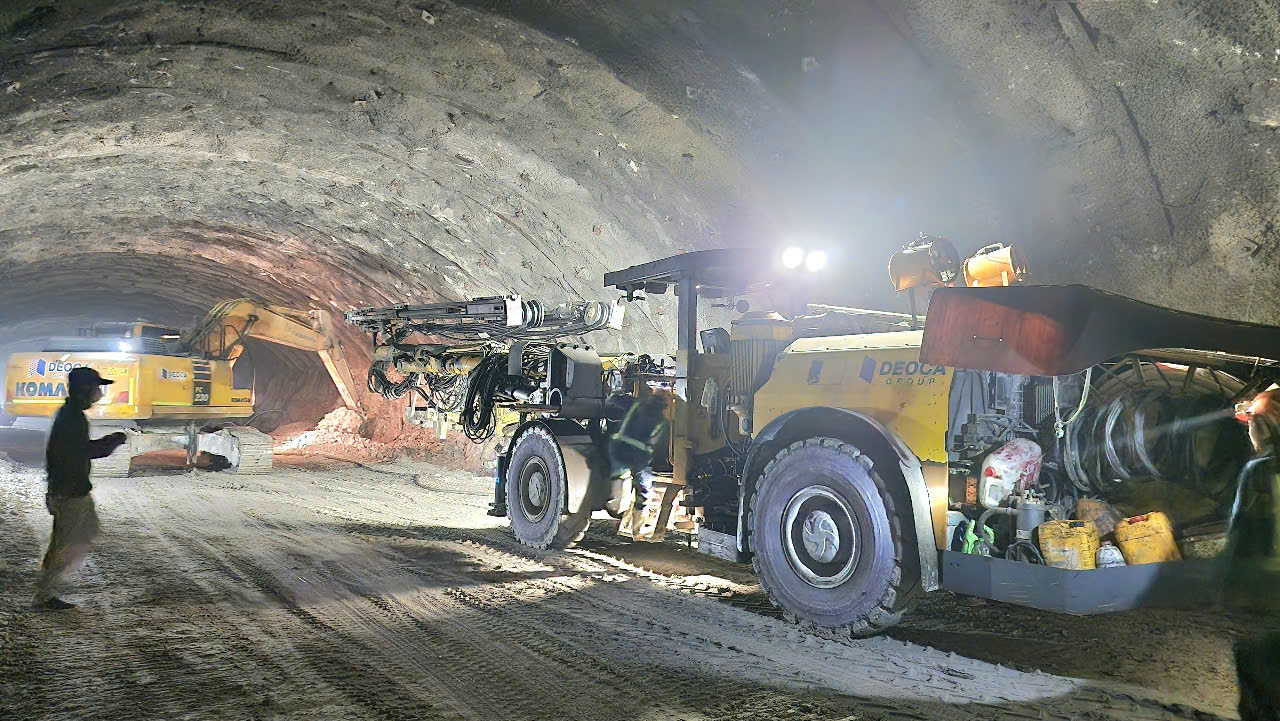 Huy động hơn 3.000 nhân lực, 1.100 máy móc, đẩy tiến độ cao tốc Quảng Ngãi - Hoài Nhơn- Ảnh 5.